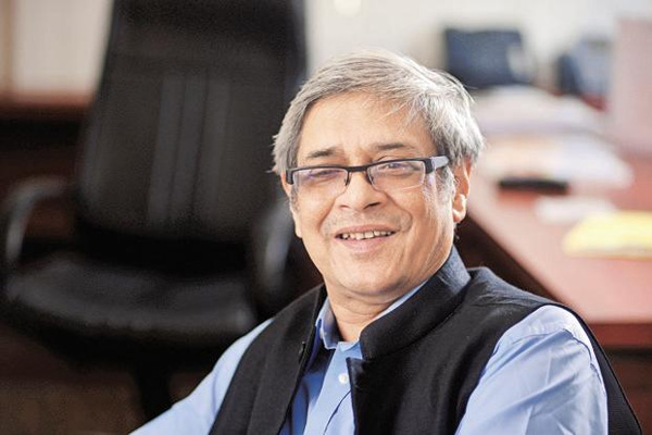 अर्थव्यवस्था पटरी पर है और मौजूदा विकास दर में बढ़ोतरी : बिबेक देबरॉय