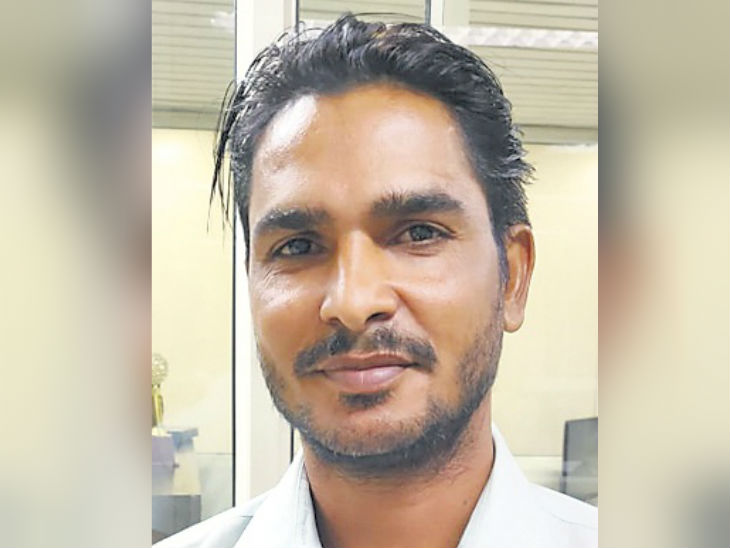 जयपुर के मिनिएचर आर्टिस्ट ने पेंसिल की नोक पर बनाई सरदार वल्लभ भाई पटेल की 1.4 सेमी की मूर्ति