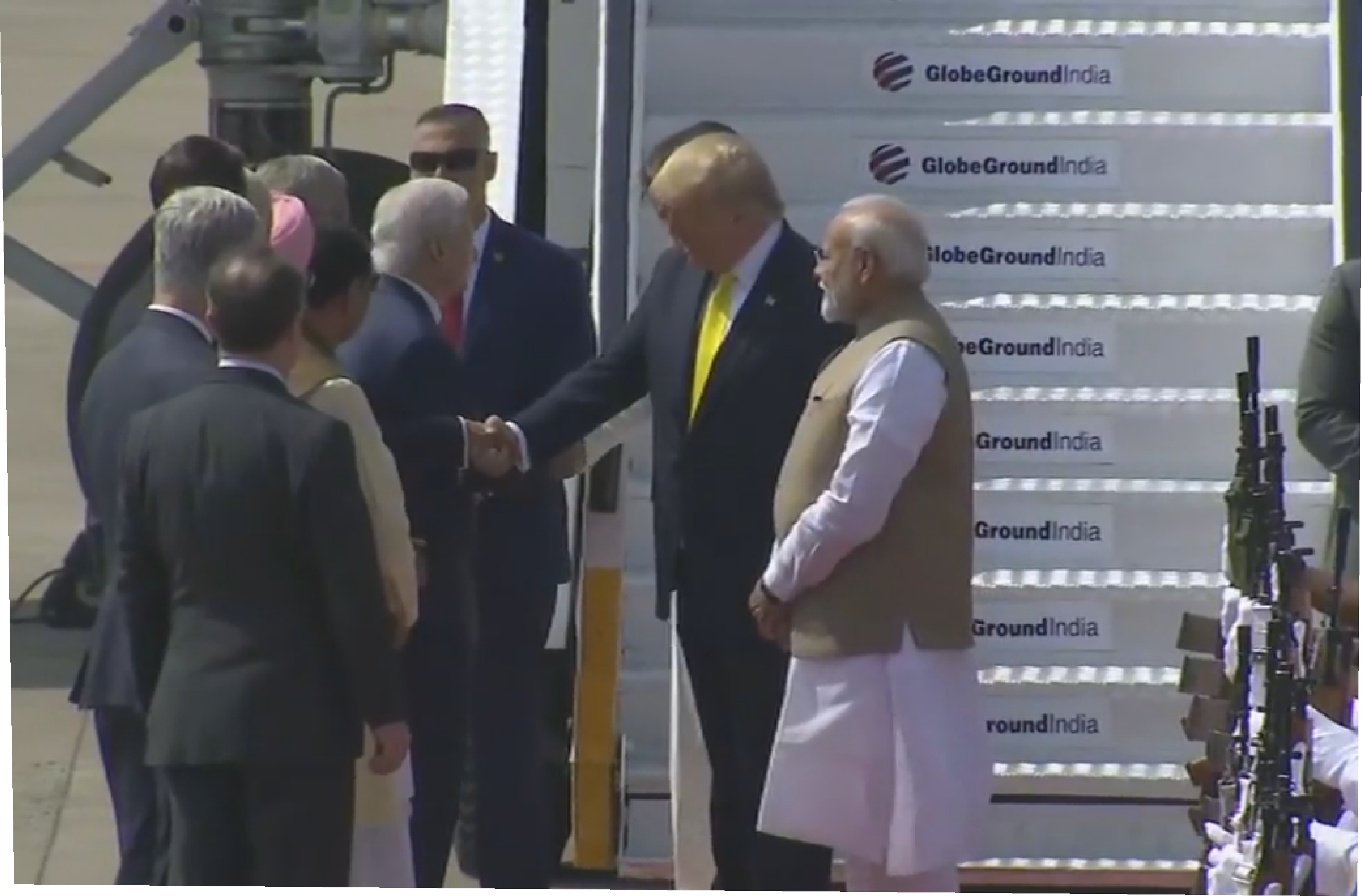 BreakingNews डोनाल्ड ट्रंप भारत पहुंचे प्रधानमंत्री मोदी ने किया स्वागत